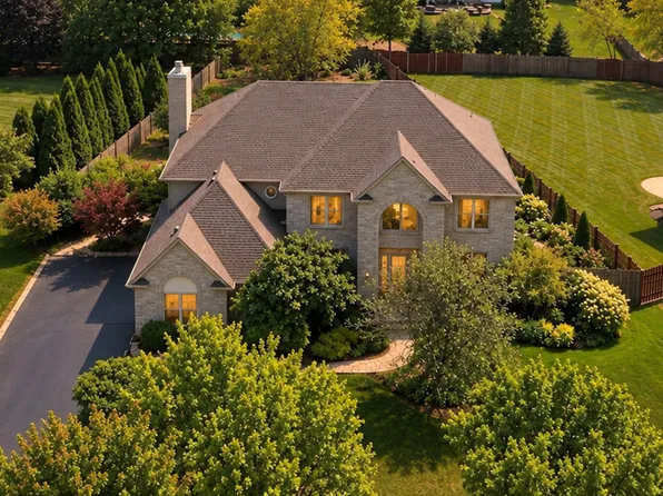 3691 Grayhawk Dr, Algonquin, IL 60102
