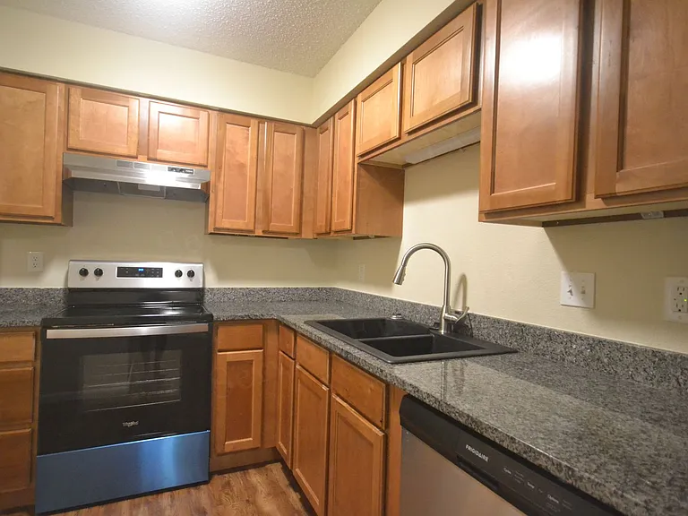 406 Judy St — Photo 12