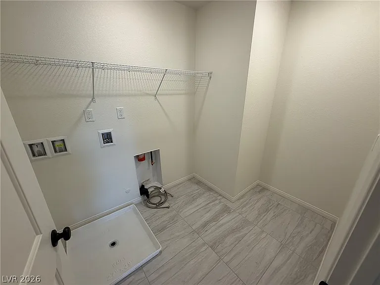 8030 Minavalle Ave — Photo 21