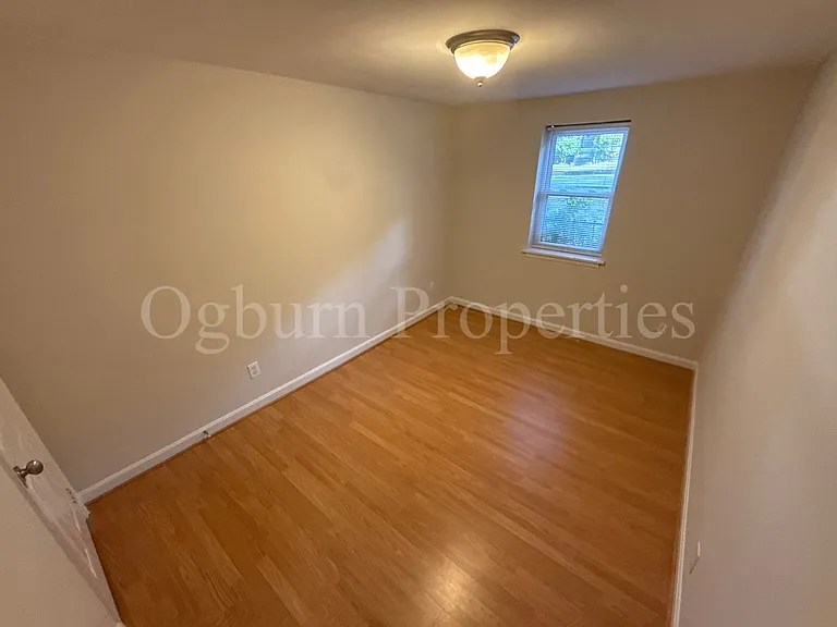 841-843 845 847 West St #6 — Photo 8