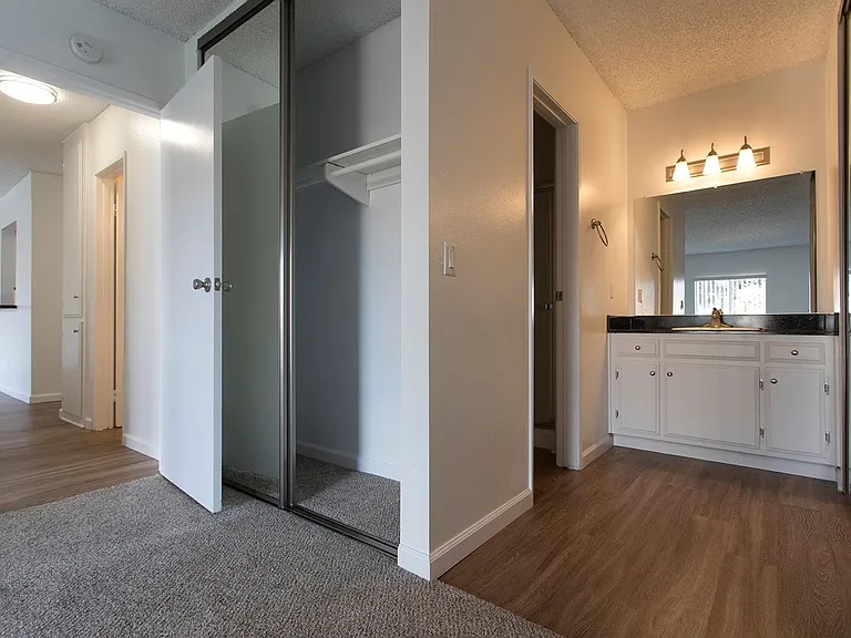 Volterra Apartments — Photo 48