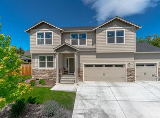 3327 SW 35th St, Redmond, OR 97756