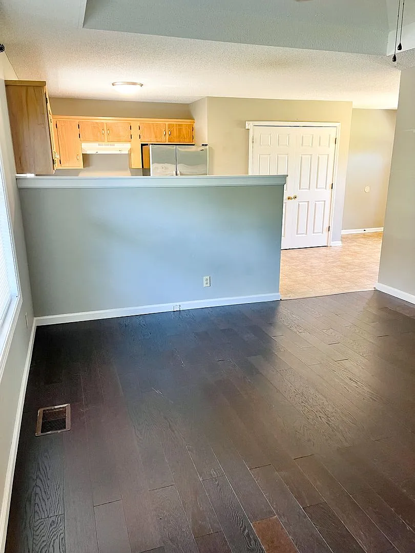 3 Bedroom 2 Bathroom Home in Well Established Neighborhood! — Photo 2