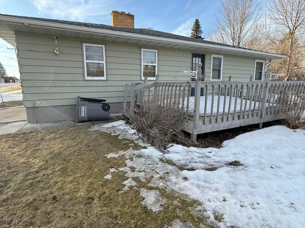 206 Elm St E, Gackle, ND 58442