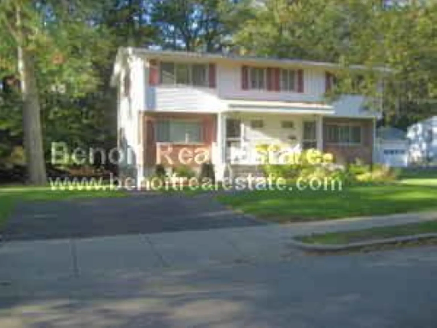 3 bed, 1.5 bath, 2412 sqft, $3,200 — Photo 2