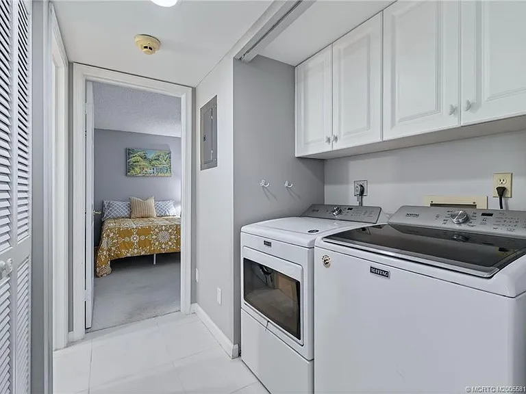 5152 SE Club Way #104 — Photo 32