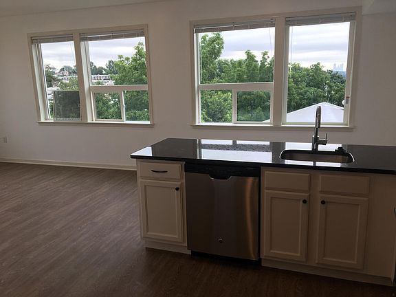 3rd image of 4114 Lauriston St #303
