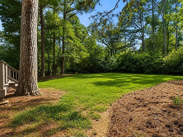 2506 Kingsley Dr NE — Photo 36