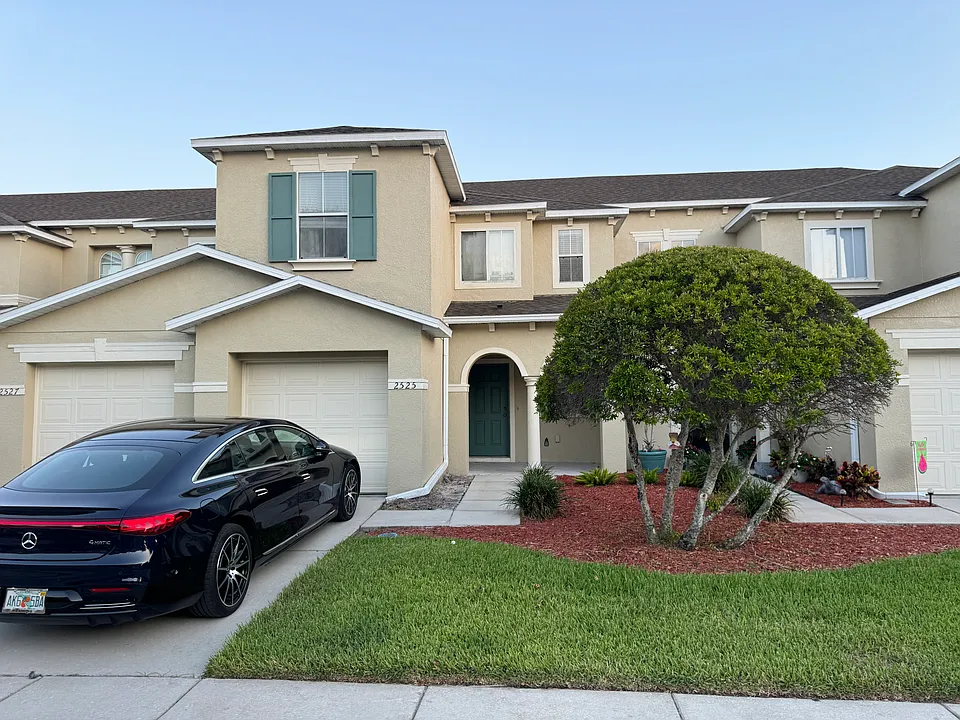 2525 White Sand Ln