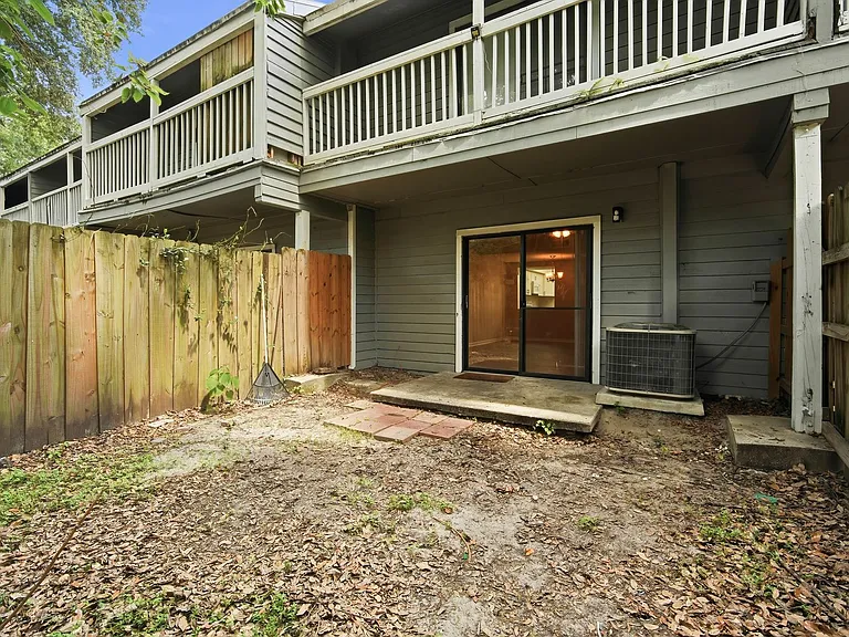 1910 W Sligh Ave #E102 — Photo 15