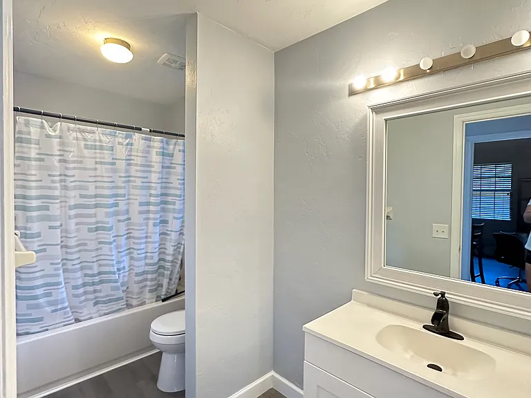806 NE 7th St — Photo 15