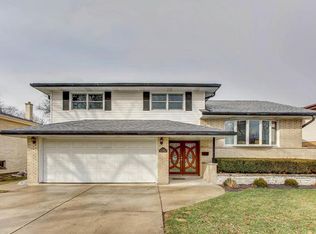 8720 W North Ter, Niles, IL 60714