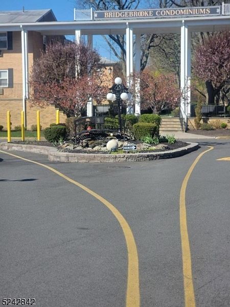 1st image of 725 Joralemon St #54