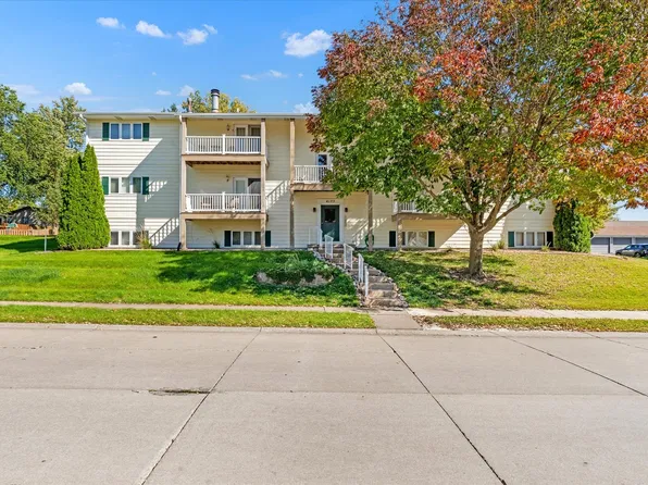 4175 31st St APT 1C, Bettendorf, IA 52722