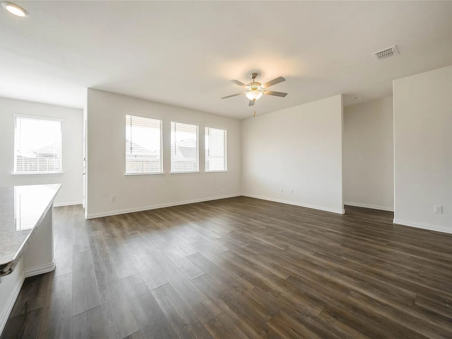 3 bed, 1602 sqft, $1,995 — Photo 3