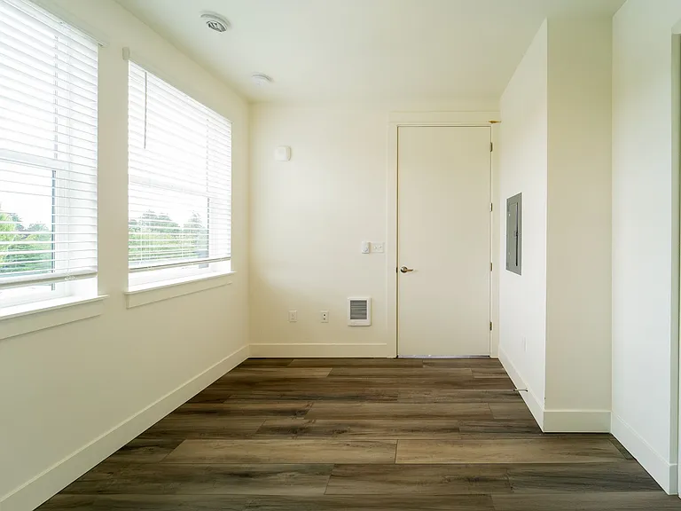 Janie Apartments — Photo 12