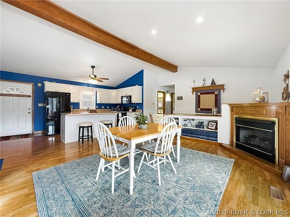 4th image of 1055 Genes Point Rd