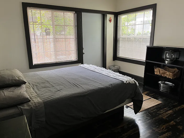 1243 Seward St — Photo 16