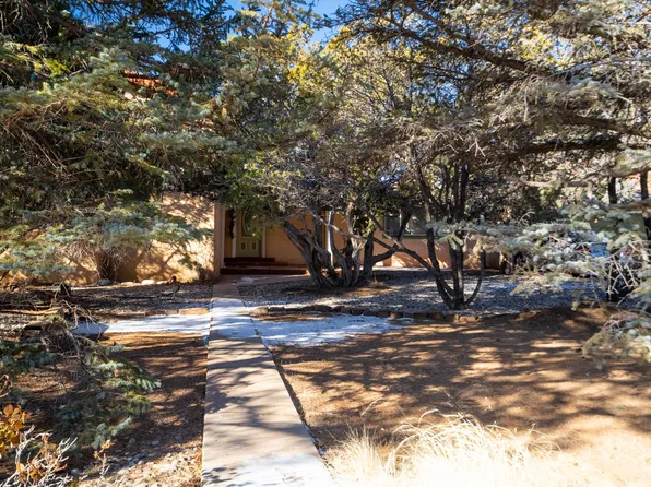 1477 Miracerros Loop N, Santa Fe, NM 87505