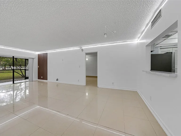 200 Lakeview Dr #101 — Photo 21