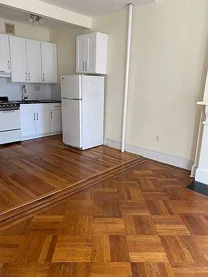 Rented by Hugawall Realty | media 17