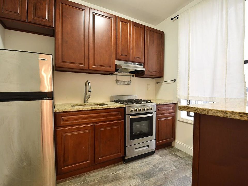 1st image of 938 Amsterdam Ave #3R