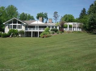 15289 Russell Rd, Chagrin Falls, OH 44022