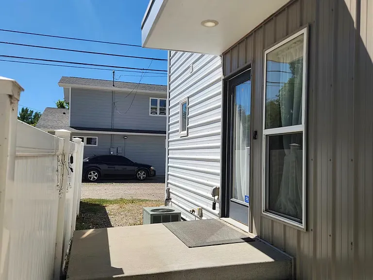 20 Grand Ave — Photo 19