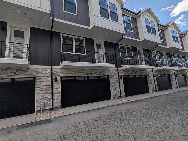 Rear garage/alley access