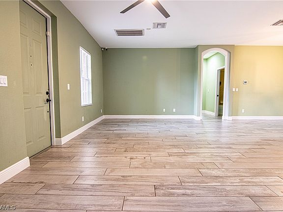 3rd image of 1154 Damen St E