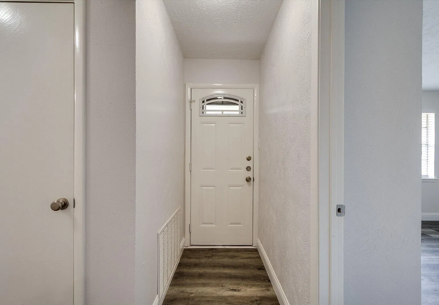 3 bed, 2.0 bath, 1600 sqft, $1,995 — Photo 4