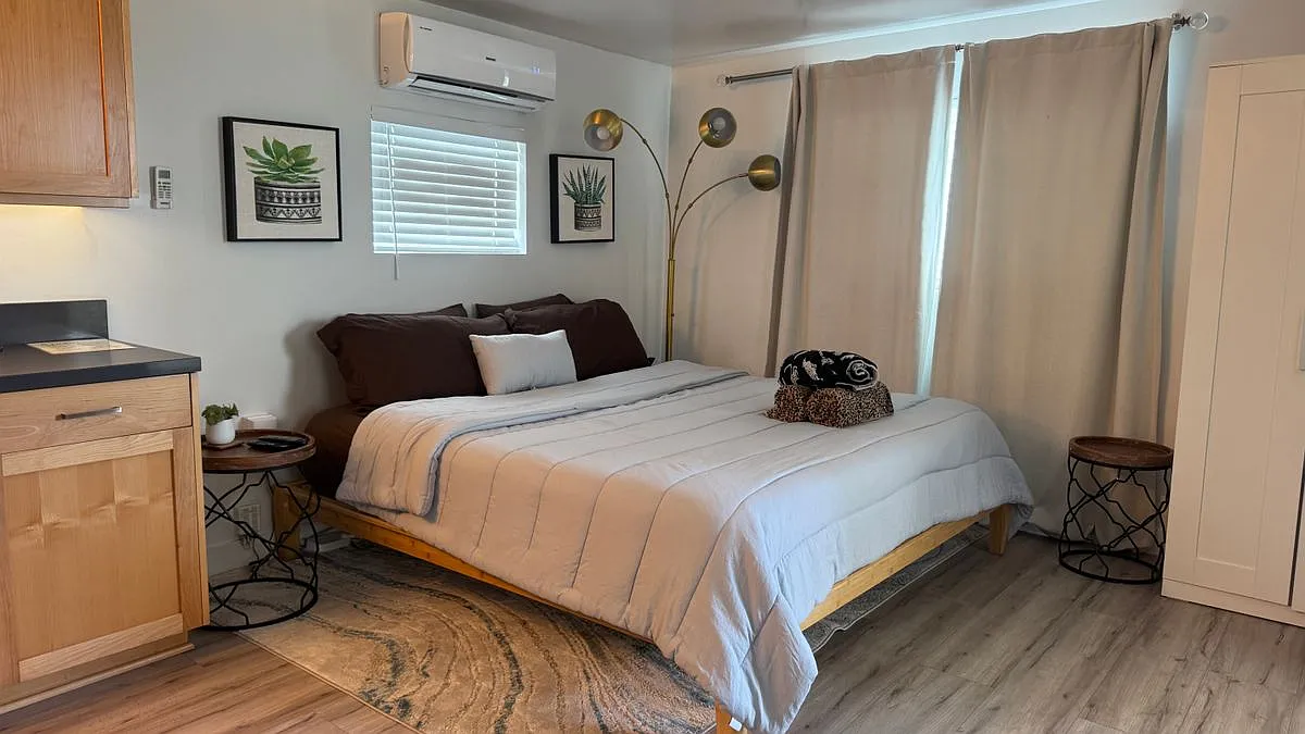 Studio, 1.0 bath, 410 sqft, $3,000 — Photo 2