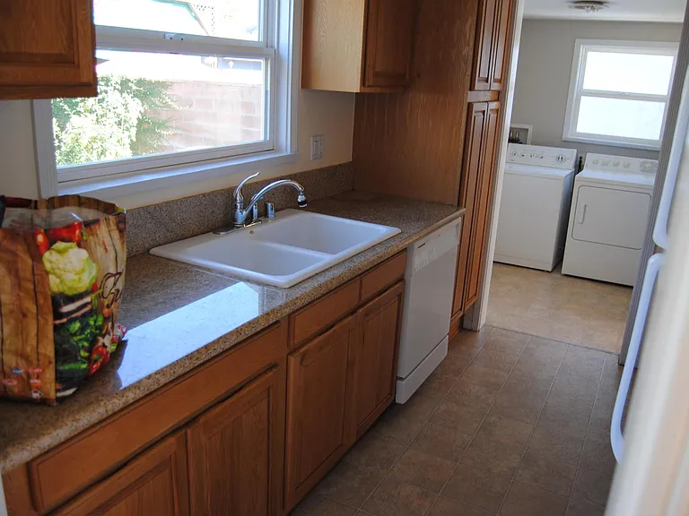748 N Doan Dr — Photo 4