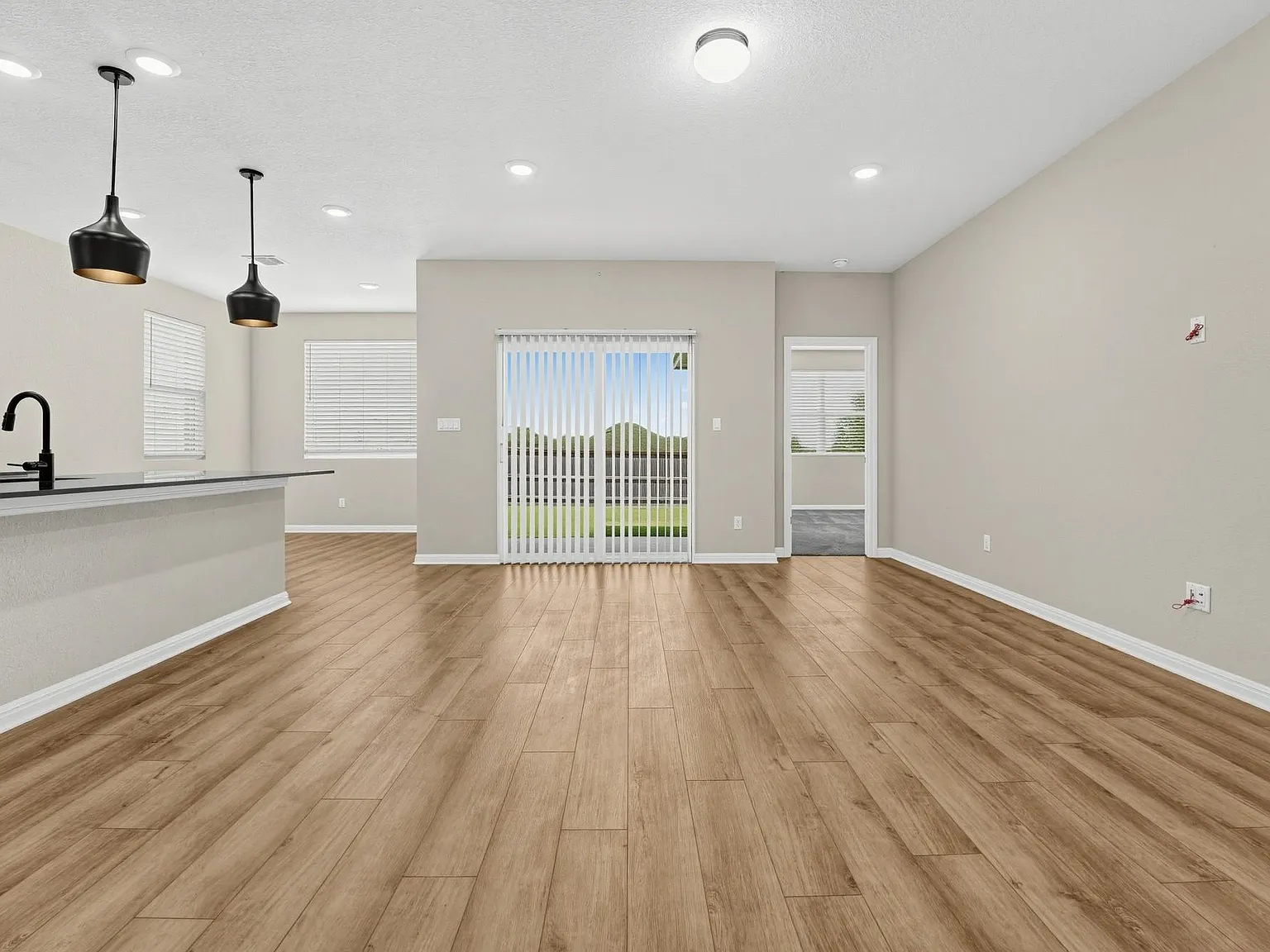 4 bed, 2.0 bath, 1831 sqft, $2,250 — Photo 3