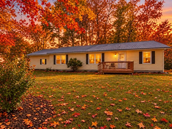 5565 Cozy Point Dr, Newaygo, MI 49337