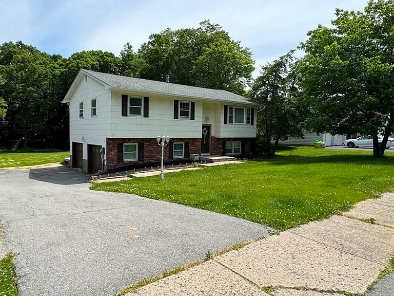 65 Peter Bush Dr — Photo 2