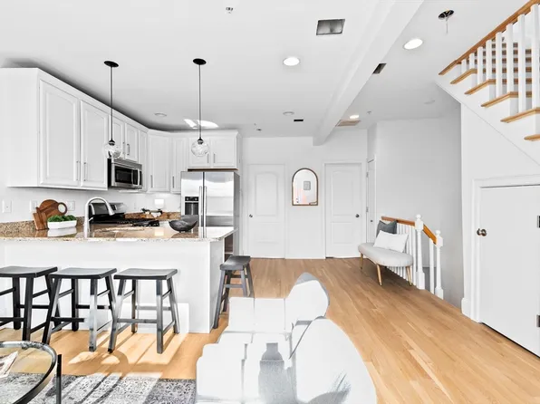 221 W 5th St #Penthouse, Boston, MA 02127