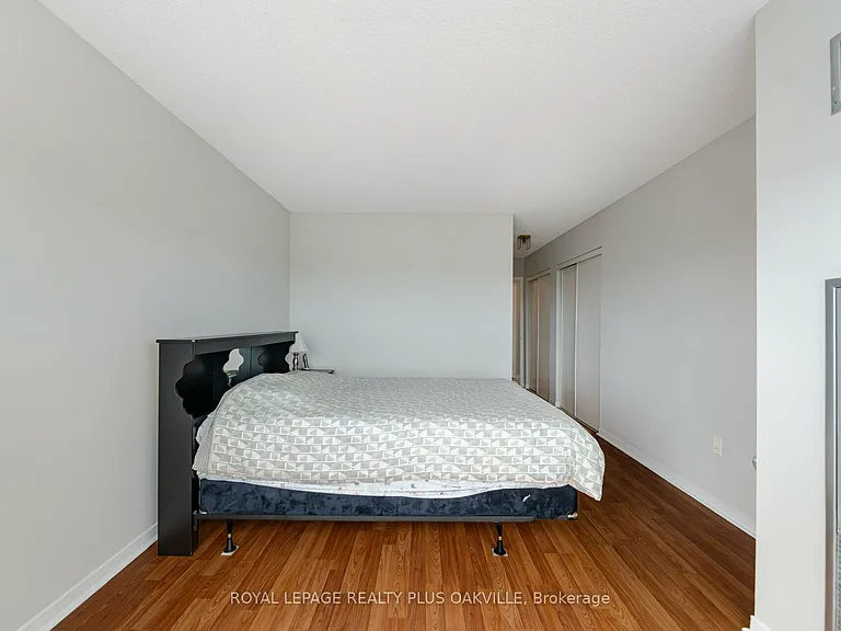 2177 Burnhamthorpe Rd W #1810 — Photo 15