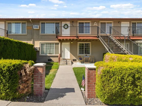 526 S 40th Ave APT A-102, West Richland, WA 99353