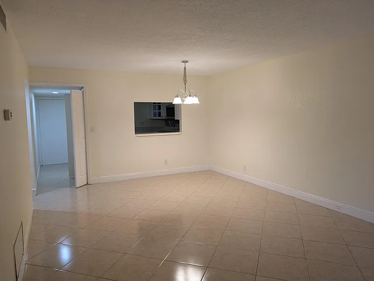 2810 Riverside Dr #106-A — Photo 11