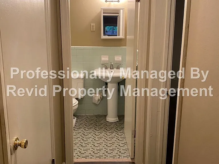 Quaint 1 Bed/1 Bath Apartment — Photo 16