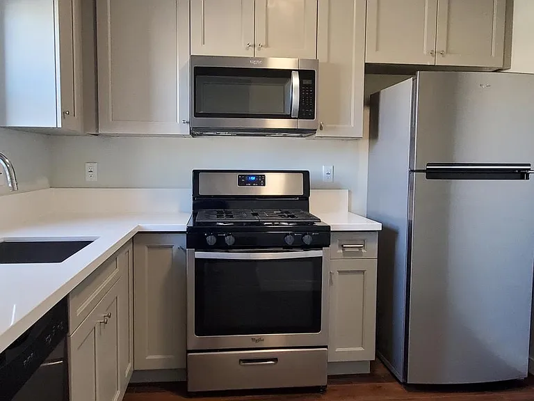 Grand View Apartments — Photo 6