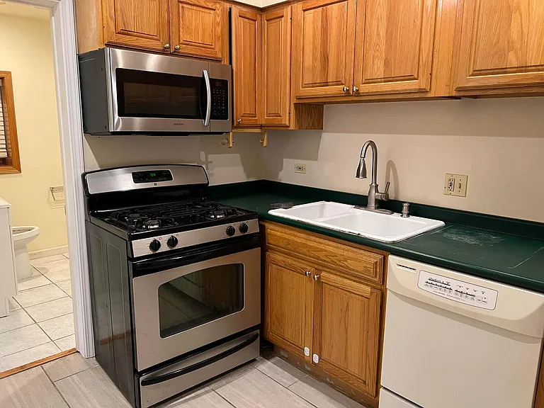 3815 S Parnell Ave #1F — Photo 8