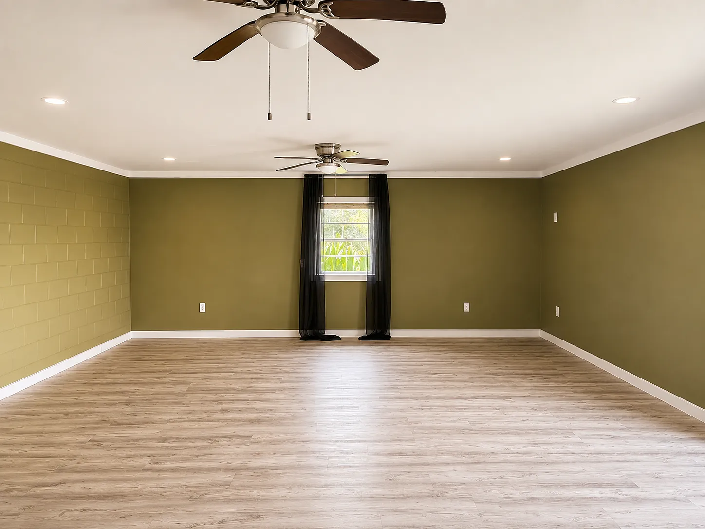 Studio, 995 sqft, $1,900 — Photo 2