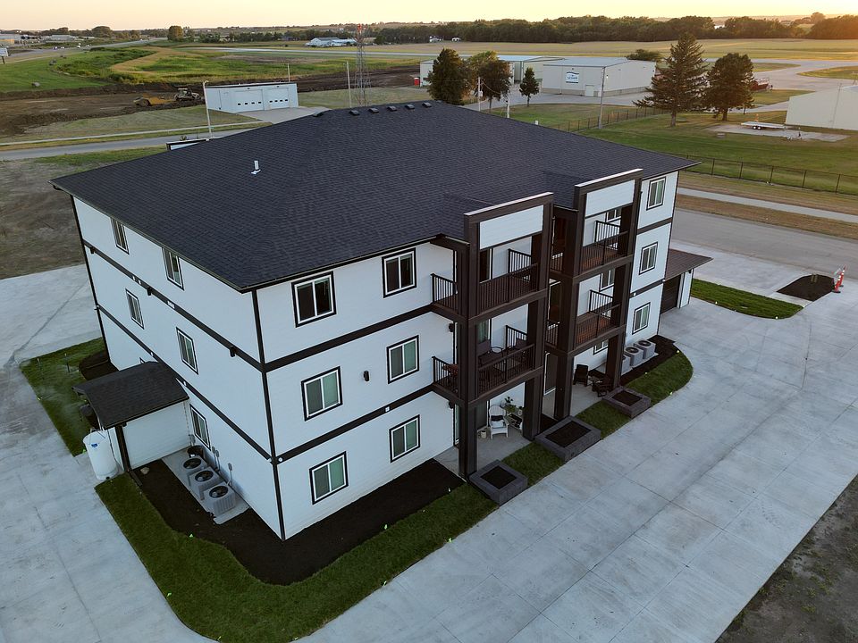 1st image of 1410 Holton Dr #100