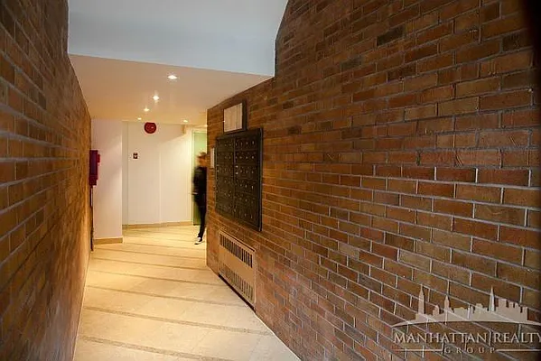 Rented by Manhattan Realty Group | media 2