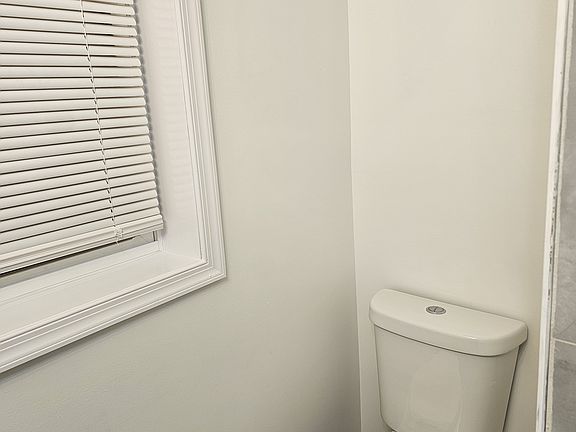2nd image of 5841 Oxford Ave