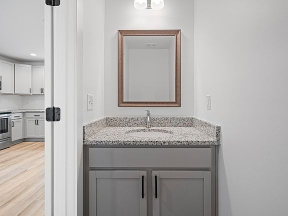 4th image of 427 Arbor Dr #A