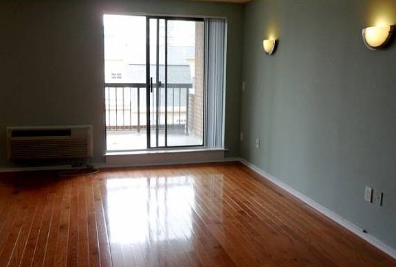 2nd image of 200 Lombard St #637