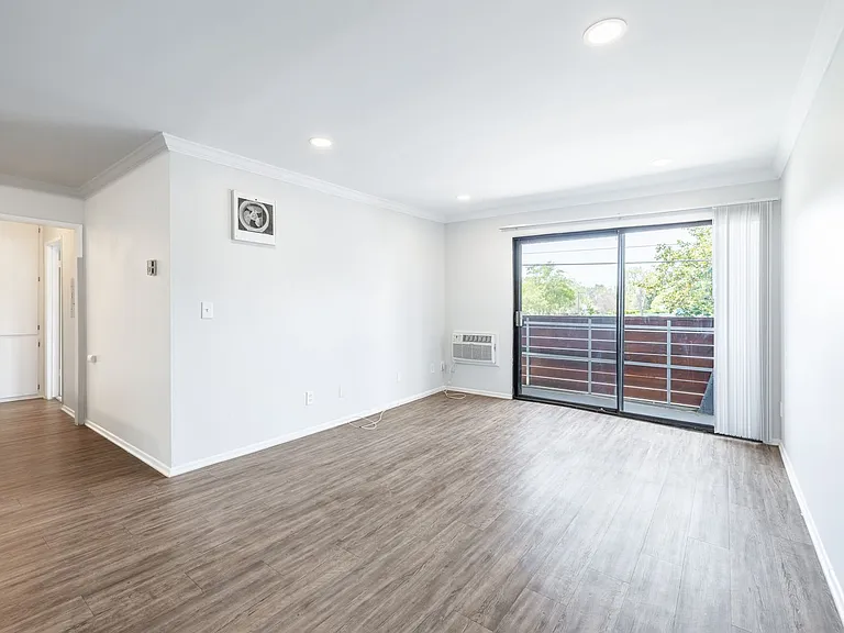 4444 Ensign Avenue — Photo 6